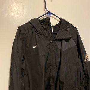 NIKE ELON SOCCER WIND BREAKER/RAIN COAT